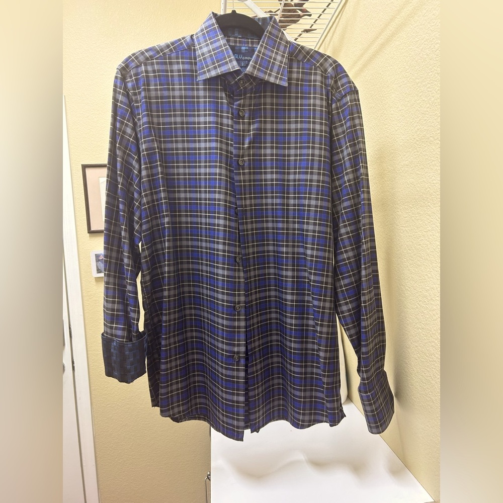 Blu by Polifroni men’s shirt with contrasting lined cuffs. Size L
